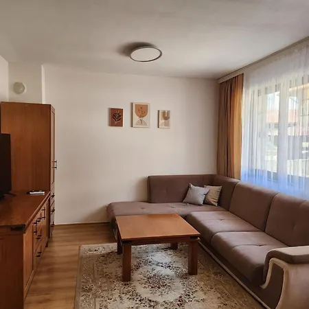 Trinity & Pool With Near Center بانسكو