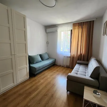 Апартамент Trinity & Pool With Near Center