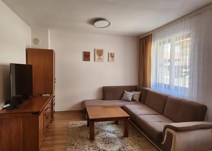 Trinity & Pool With Near Center 班斯科