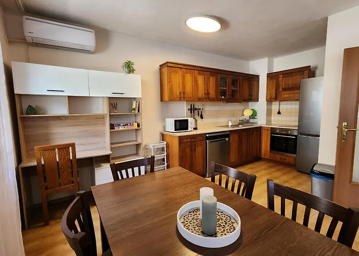 公寓 Trinity & Pool With Near Center