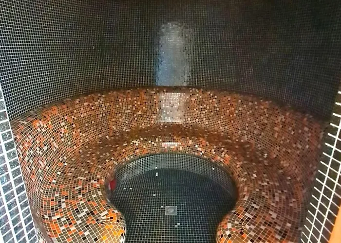 Trinity & Pool With Near Center 公寓 班斯科